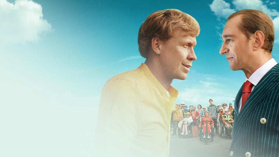 Кадр из фильма Нормальный только я