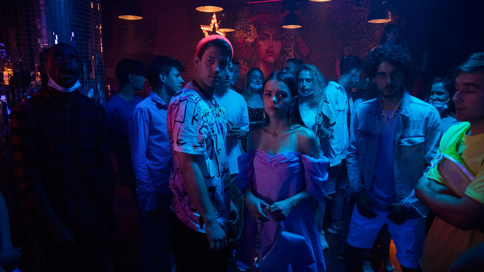 Шестнадцать +