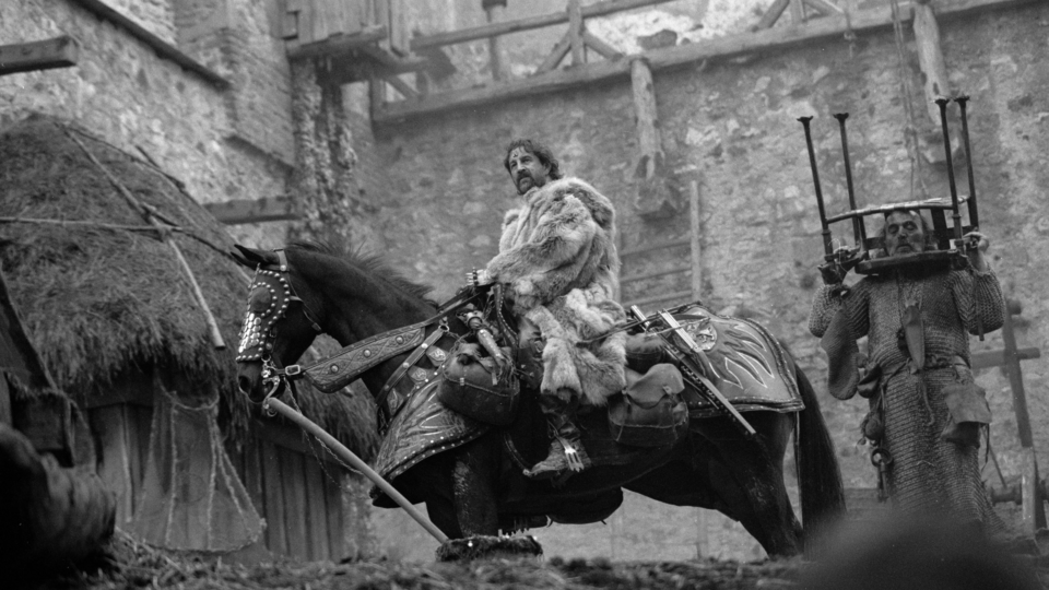 Трудно быть богом