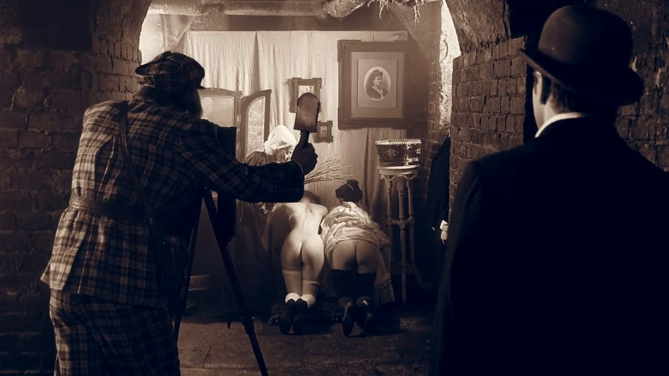 Кадр из фильма Про уродов и людей