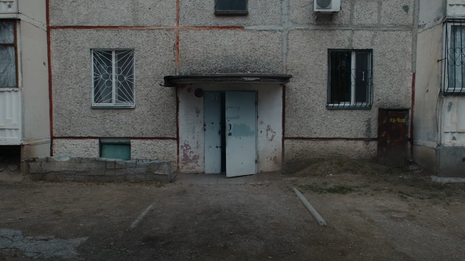 Кадр из фильма Взаперти